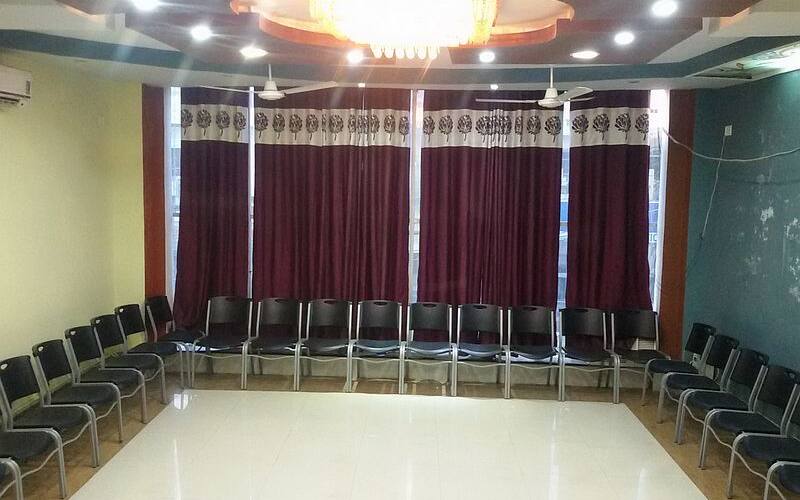 Hotel Alpine Inn, Lucknow 2